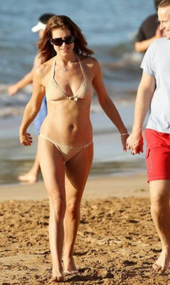 4. Kate Walsh – bikini at the beach, 2007