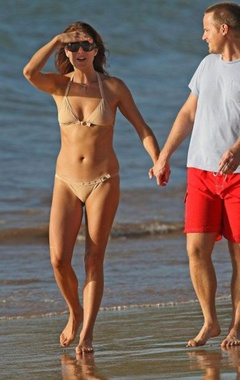 5. Kate Walsh – bikini at the beach, 2007