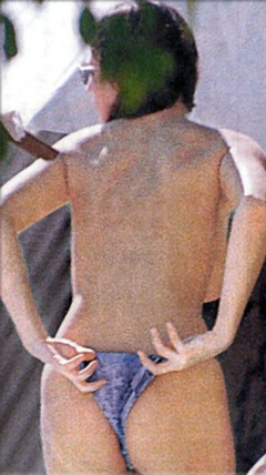 2. Kelly Brook – Topless sunbathing, 2001