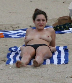 7. Kelly Brook – Topless sunbathing, 2008