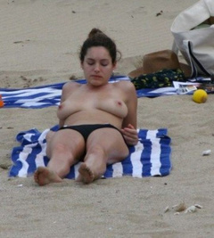 8. Kelly Brook – Topless sunbathing, 2008