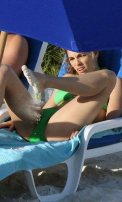 3. Kelly Brook – bikini, 2008