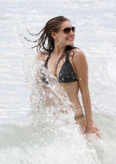 12. Kelly Brook – bikini, 2009