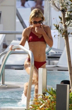11. Kelly Ripa – bikini, 2009