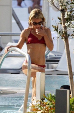 12. Kelly Ripa – bikini, 2009