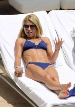 16. Kelly Ripa – bikini, 2009