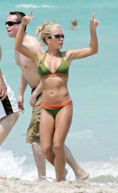 4. Kendra Wilkinson – bikini, 2009