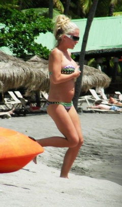7. Kendra Wilkinson – bikini, 2009