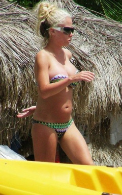 8. Kendra Wilkinson – bikini, 2009