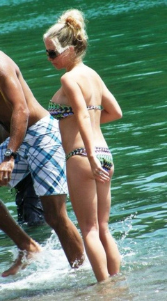 9. Kendra Wilkinson – bikini, 2009