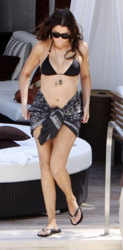 4. Khloe Kardashian – black bikini, 2009