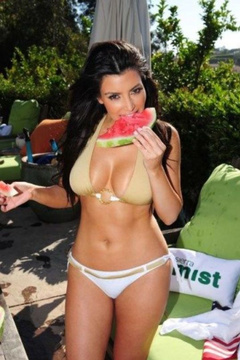 10. Kim Kardashian – bikini, 2009