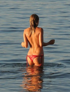 6. Kimberley Garner – bikini, 2013