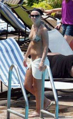 6. Kimberley Walsh – bikini, 2009