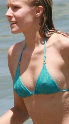 3. Kristen Bell – bikini, 2009