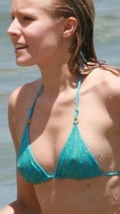 5. Kristen Bell – bikini, 2009