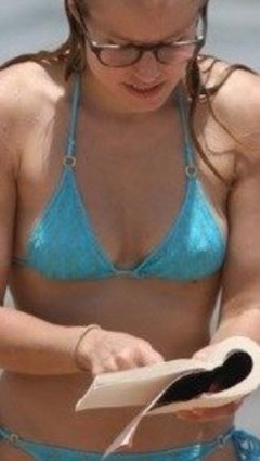 9. Kristen Bell – bikini, 2009