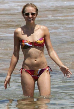 10. Kristen Bell – bikini, 2009