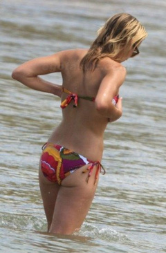 15. Kristen Bell – bikini, 2009