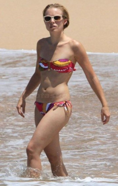16. Kristen Bell – bikini, 2009