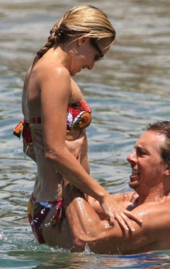 17. Kristen Bell – bikini, 2009