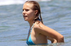 10. Kristen Bell – bikini, 2009