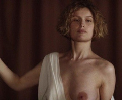 4. Laetitia Casta Naked – La jeune fille et les loups, 2008