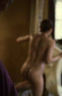 9. Laetitia Casta Naked – La jeune fille et les loups, 2008