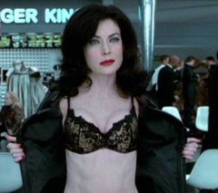 1. Lara Flynn Boyle Sexy – Men in Black II, 2002