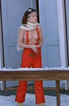 2. Laura Leighton Sexy – Seven Girlfriends, 1999