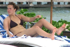 6. Mandy Moore – bikini at the beach, 2007