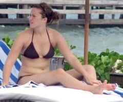 7. Mandy Moore – bikini at the beach, 2007