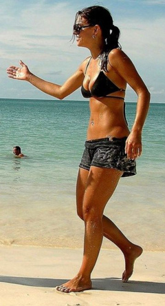 2. Maria Menounos – bikini, 2009