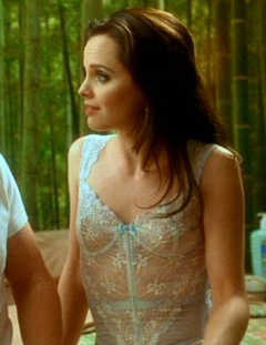 10. Mena Suvari Sexy – Edmond, 2005