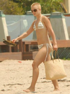1. Mena Suvari – bikini at the beach, 2007