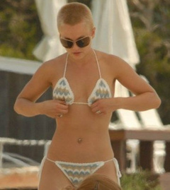 8. Mena Suvari – bikini at the beach, 2007