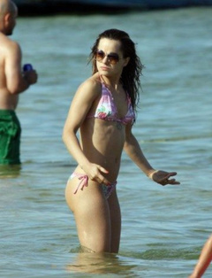 5. Mena Suvari – bikini, 2009
