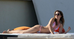 7. Mena Suvari – bikini, 2009