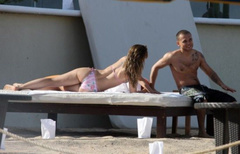 8. Mena Suvari – bikini, 2009