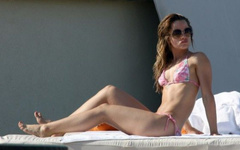 9. Mena Suvari – bikini, 2009