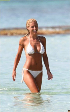 14. Michelle Hunziker – bikini, 2009