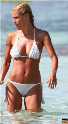 3. Michelle Hunziker – bikini, 2009