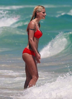 5. Michelle Hunziker – red bikini, 2010