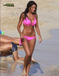 8. Michelle Keegan – bikini, 2009