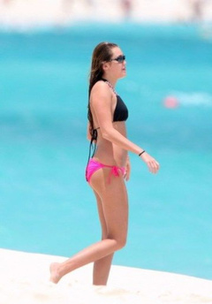 18. Miley Cyrus – bikini, 2009