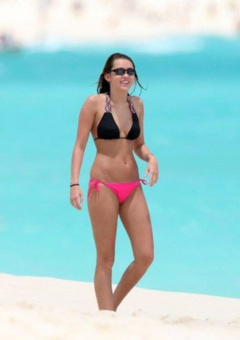 5. Miley Cyrus – bikini, 2009