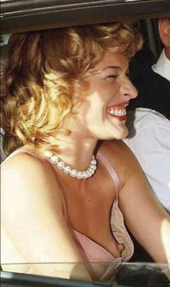 2. Milla Jovovich – Nip slip