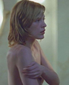 5. Milla Jovovich Naked – Resident Evil, 2002