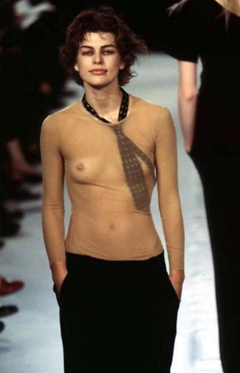 4. Milla Jovovich – catwalk oops