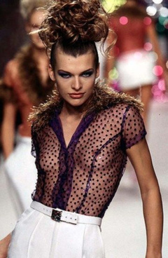 7. Milla Jovovich – catwalk oops